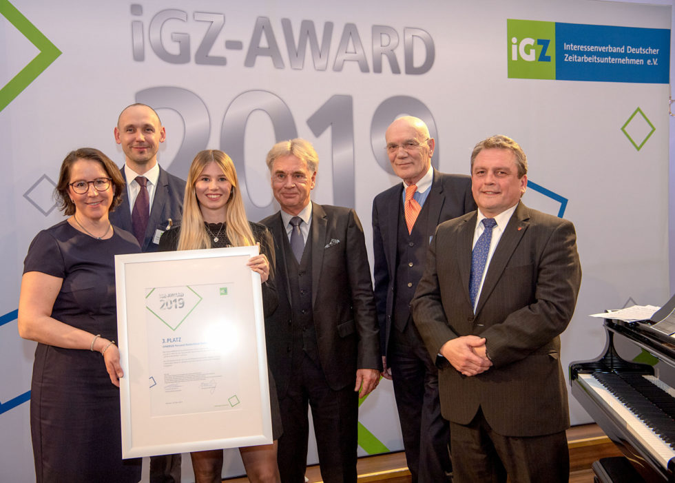 2019-03-18_SYNERGIE_Verleihung-igz-Award1-980×701 Synergie bekommt den iGZ-Award verliehen