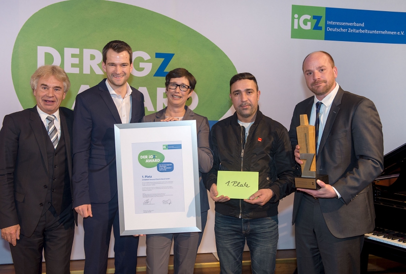 2017-02-10_synergie-igz-award_preisuebergabe-1 5 Personen bei der Preisübergabe des IGZ-Awards
